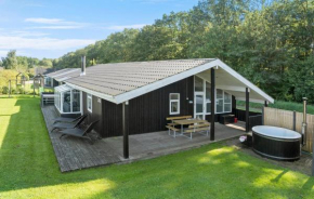 Amazing Home In Juelsminde With Indoor Swimming Pool Sønderby
